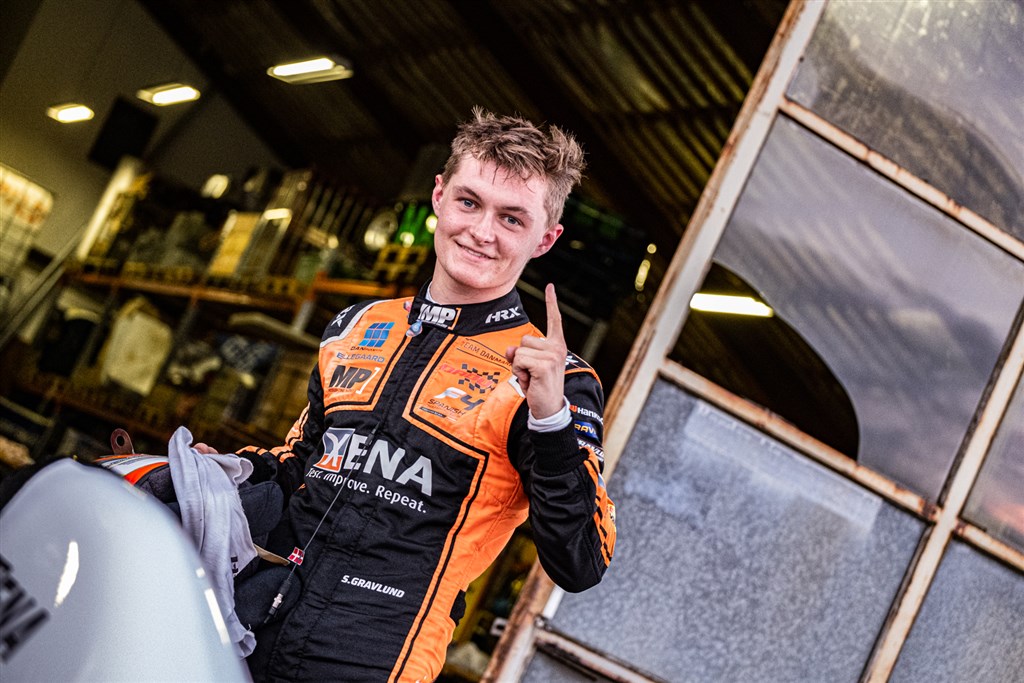 Sebastian vandt finalen, men teknikken kostede dyrt ved Night Race.
